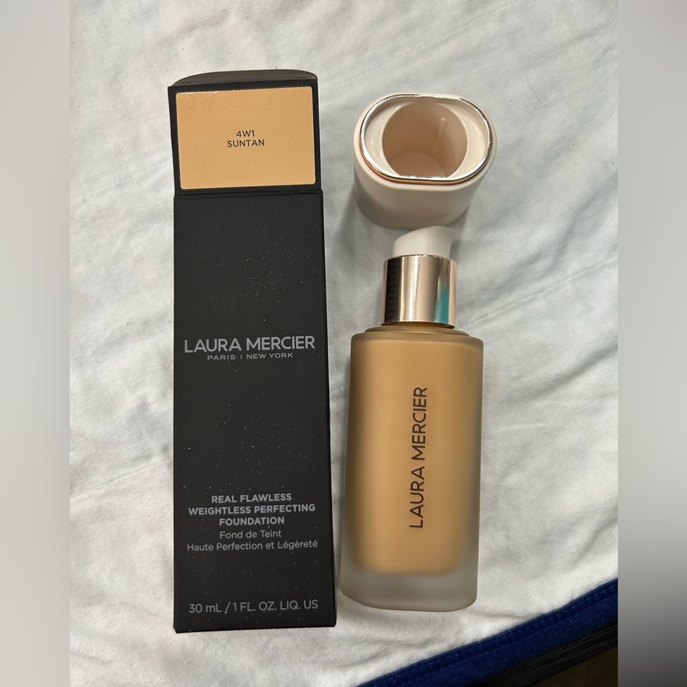Laura Mercier real flawless weightless perfecting foundation